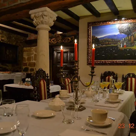 Palacio De Trasvilla Hotel Escobedo