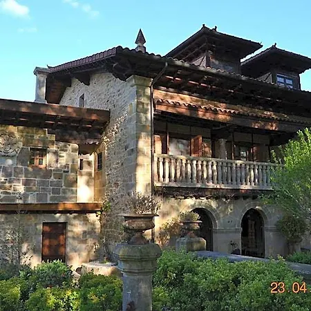 Palacio De Trasvilla Hotel Escobedo