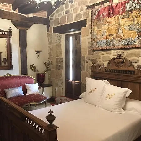 Palacio De Trasvilla Hotel Escobedo