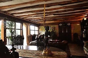 Palacio De Trasvilla Hotel Escobedo